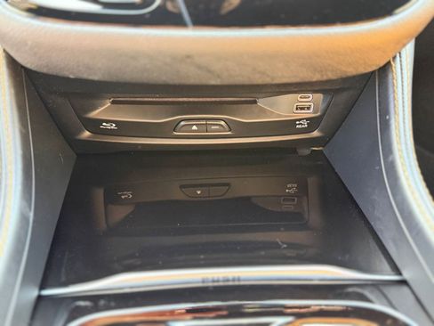 Used 2023 Chrysler Pacifica Pinnacle FWD image 27
