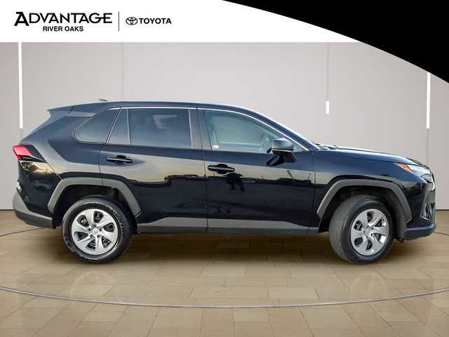 Used 2025 Toyota RAV4 LE FWD image 9