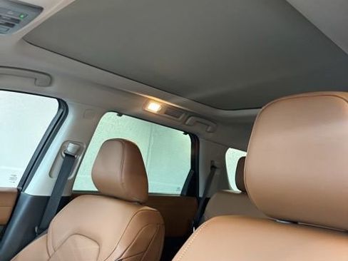 Certified 2025 Nissan Pathfinder Platinum w/ Black Appearance Package FWD image 3