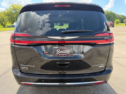 Used 2022 Chrysler Pacifica Limited AWD/4WD image 6
