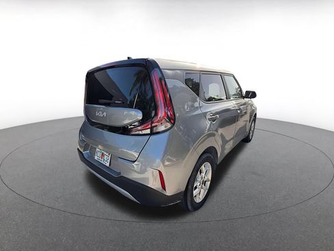 Used 2025 Kia Soul LX w/ LX Technology Package FWD image 16