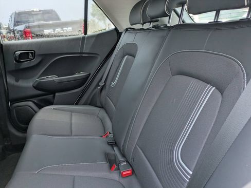 Used 2024 Hyundai Venue Limited FWD image 14