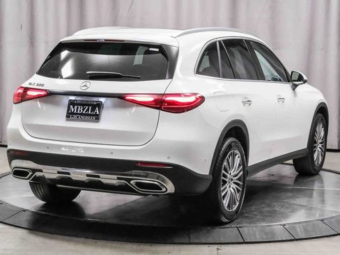 Certified 2025 Mercedes-Benz GLC 300 image 4