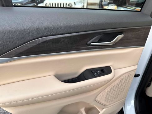 New 2025 Jeep Grand Cherokee Limited image 7