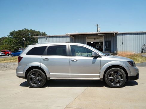 Used 2019 Dodge Journey Crossroad AWD/4WD image 3
