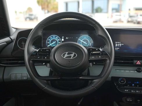 Used 2024 Hyundai Elantra Limited FWD image 16