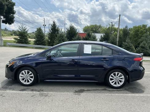 Used 2025 Toyota Corolla LE w/ LE Premium Package FWD image 2