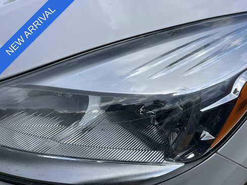 Used 2016 Ford Escape SE w/ SE Chrome Package FWD image 8