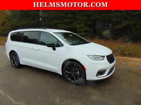New 2026 Chrysler Pacifica Select w/ S Appearance Package image 10