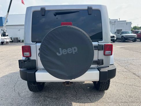 Used 2013 Jeep Wrangler Unlimited Sahara w/ Connectivity Group AWD/4WD image 5