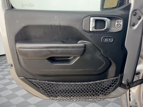 Used 2018 Jeep Wrangler Unlimited Sport S AWD/4WD image 14