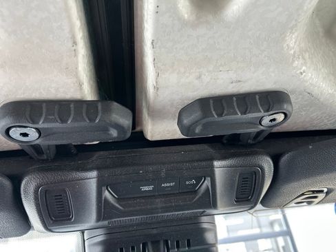 Used 2024 Jeep Wrangler Unlimited w/ Convenience Group image 35