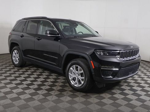 Used 2023 Jeep Grand Cherokee Limited AWD/4WD image 2