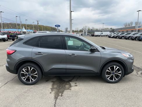 Used 2022 Ford Escape SE w/ SE Sport Appearance Package AWD/4WD image 2