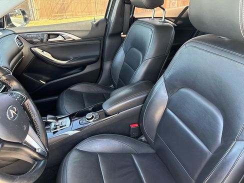 Used 2017 INFINITI QX30 Premium w/ Navigation Package image 32