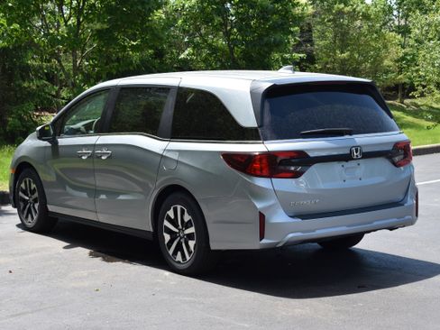 Used 2026 Honda Odyssey EX-L image 5