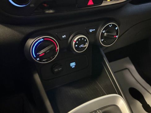 Used 2021 Hyundai Venue SE FWD image 15