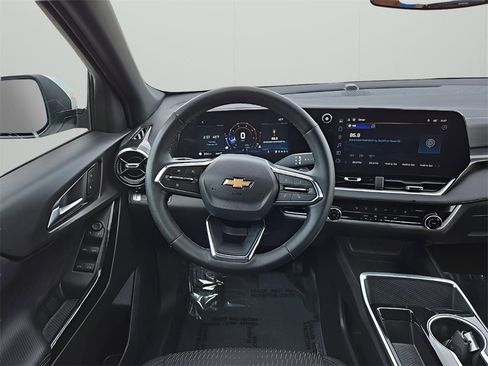 Used 2025 Chevrolet Equinox LT image 24