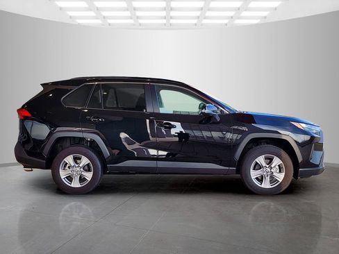 Used 2025 Toyota RAV4 XLE w/ Convenience Package FWD image 3