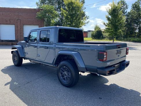 New 2025 Jeep Gladiator Sport image 6
