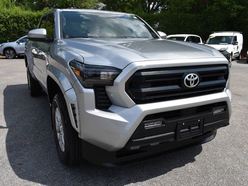 Used 2024 Toyota Tacoma SR5 RWD image 40