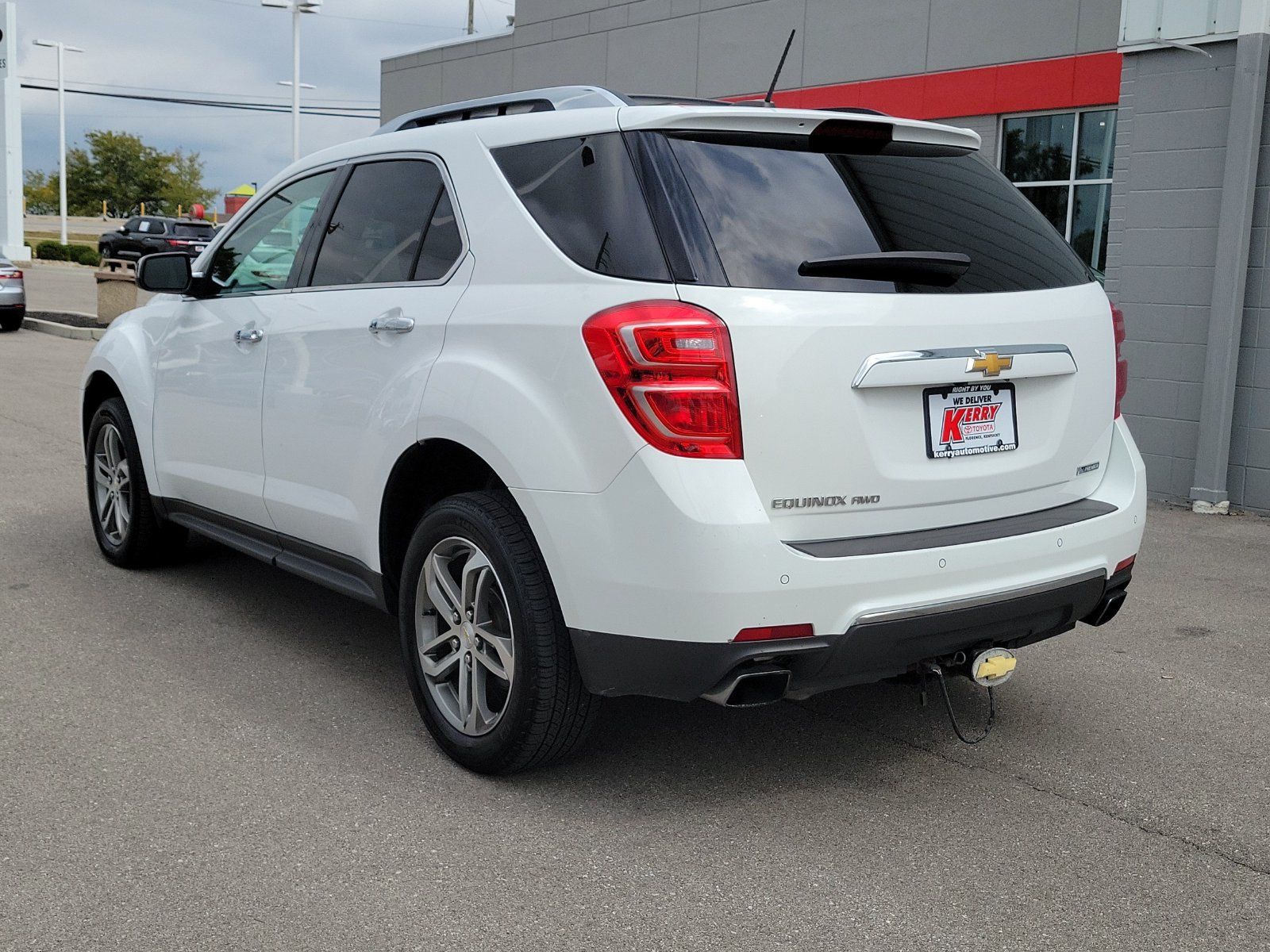 Used 2017 Chevrolet Equinox Premier w/ Enhanced Convenience Package AWD/4WD image 3
