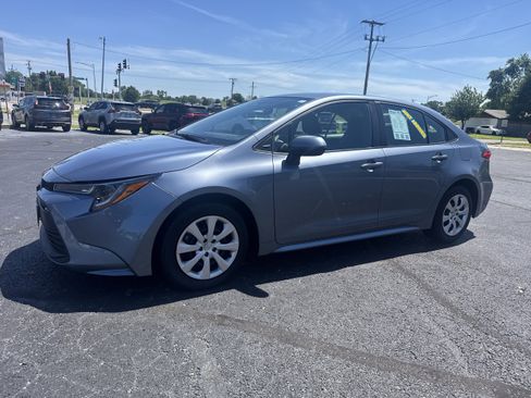 Used 2024 Toyota Corolla LE FWD image 2