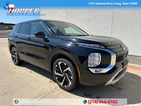 Used 2024 Mitsubishi Outlander SE image 1