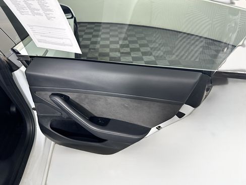 Used 2020 Tesla Model 3 Standard Range RWD image 29