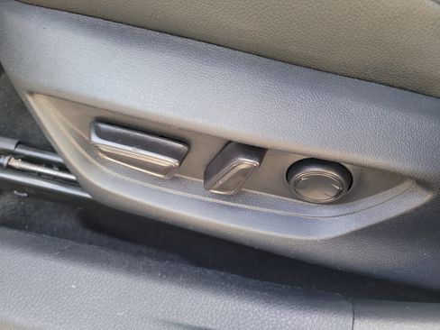 Used 2025 Toyota Camry SE FWD image 20