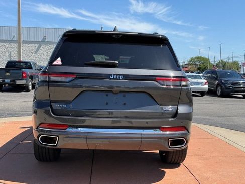 Used 2022 Jeep Grand Cherokee Overland w/ Luxury Tech Group IV AWD/4WD image 5