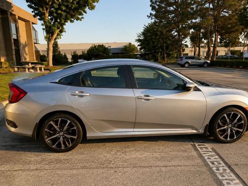 Used 2019 Honda Civic Sport image 7