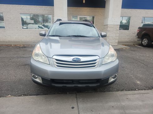 Used 2011 Subaru Outback 2.5i Premium w/ All-Weather Pkg AWD/4WD image 2