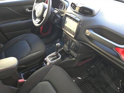 Used 2023 Jeep Renegade Trailhawk AWD/4WD image 13