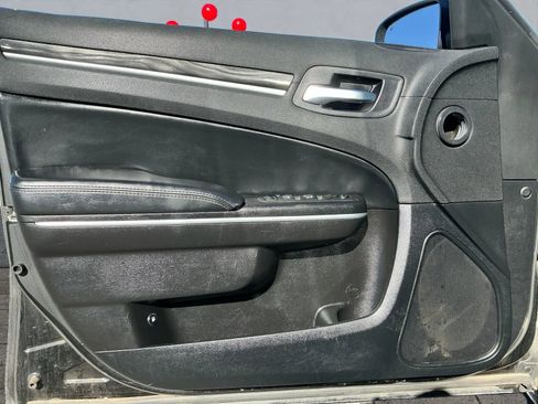 Used 2022 Chrysler 300 Touring w/ Sport Appearance Package image 10