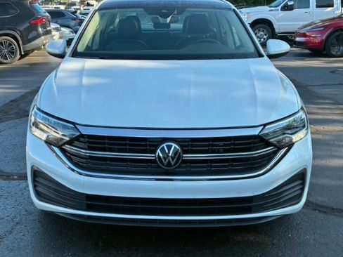 Used 2022 Volkswagen Jetta SE FWD image 2