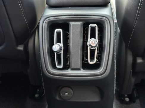 Used 2025 Volvo XC40 B5 Plus AWD/4WD image 32