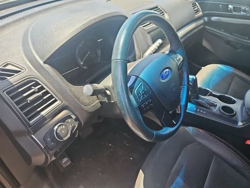 Used 2018 Ford Explorer XLT w/ Equipment Group 202A FWD image 10