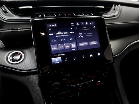 Used 2024 Jeep Grand Cherokee Altitude image 32