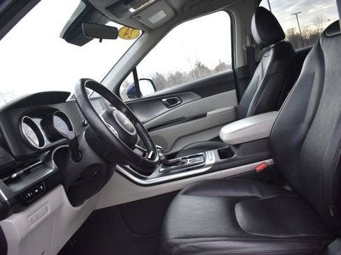 Used 2024 Kia Carnival LX FWD image 21