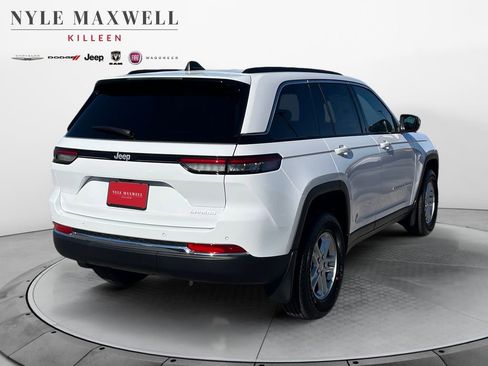 New 2025 Jeep Grand Cherokee Laredo image 16