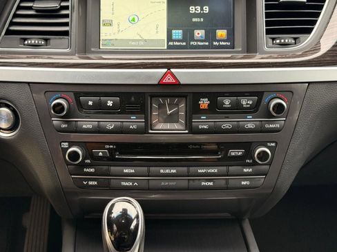 Used 2015 Hyundai Genesis 3.8 RWD image 41