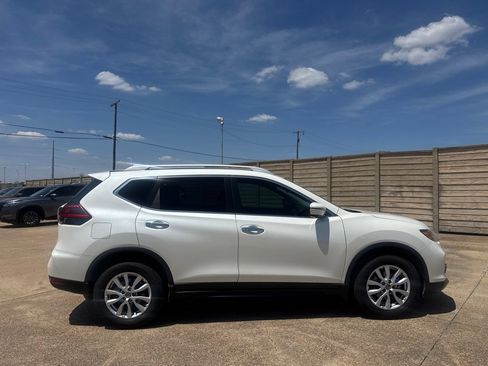 Used 2020 Nissan Rogue SV FWD image 22