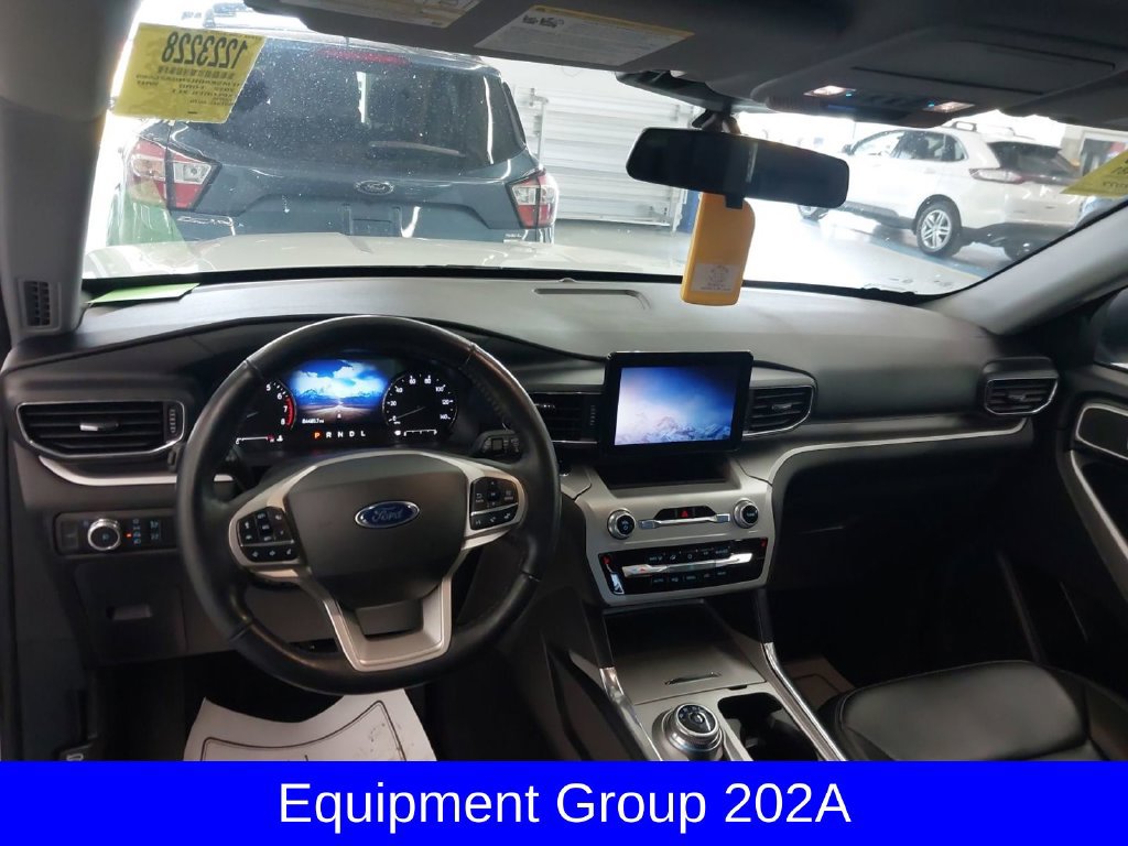 Used 2022 Ford Explorer XLT w/ Equipment Group 202A AWD/4WD image 5