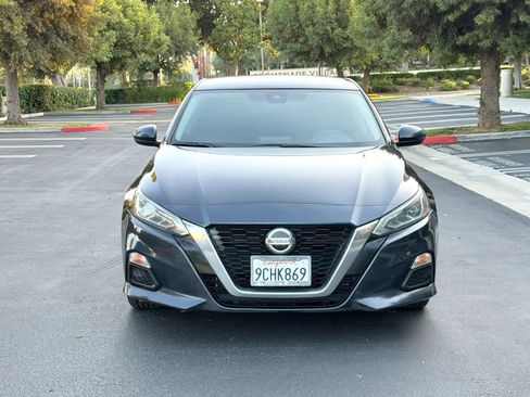 Used 2022 Nissan Altima 2.5 SV FWD image 9
