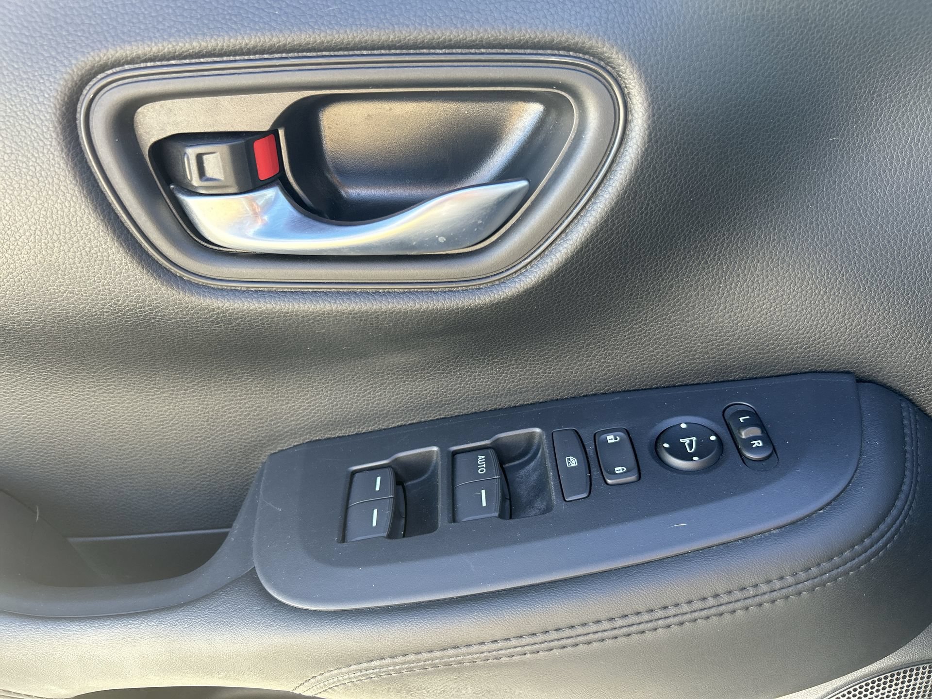 Certified 2025 Honda HR-V LX image 15