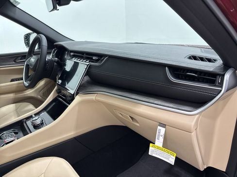 New 2025 Jeep Grand Cherokee L Limited AWD/4WD image 18