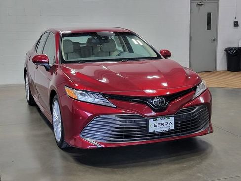 Used 2018 Toyota Camry XLE FWD image 4