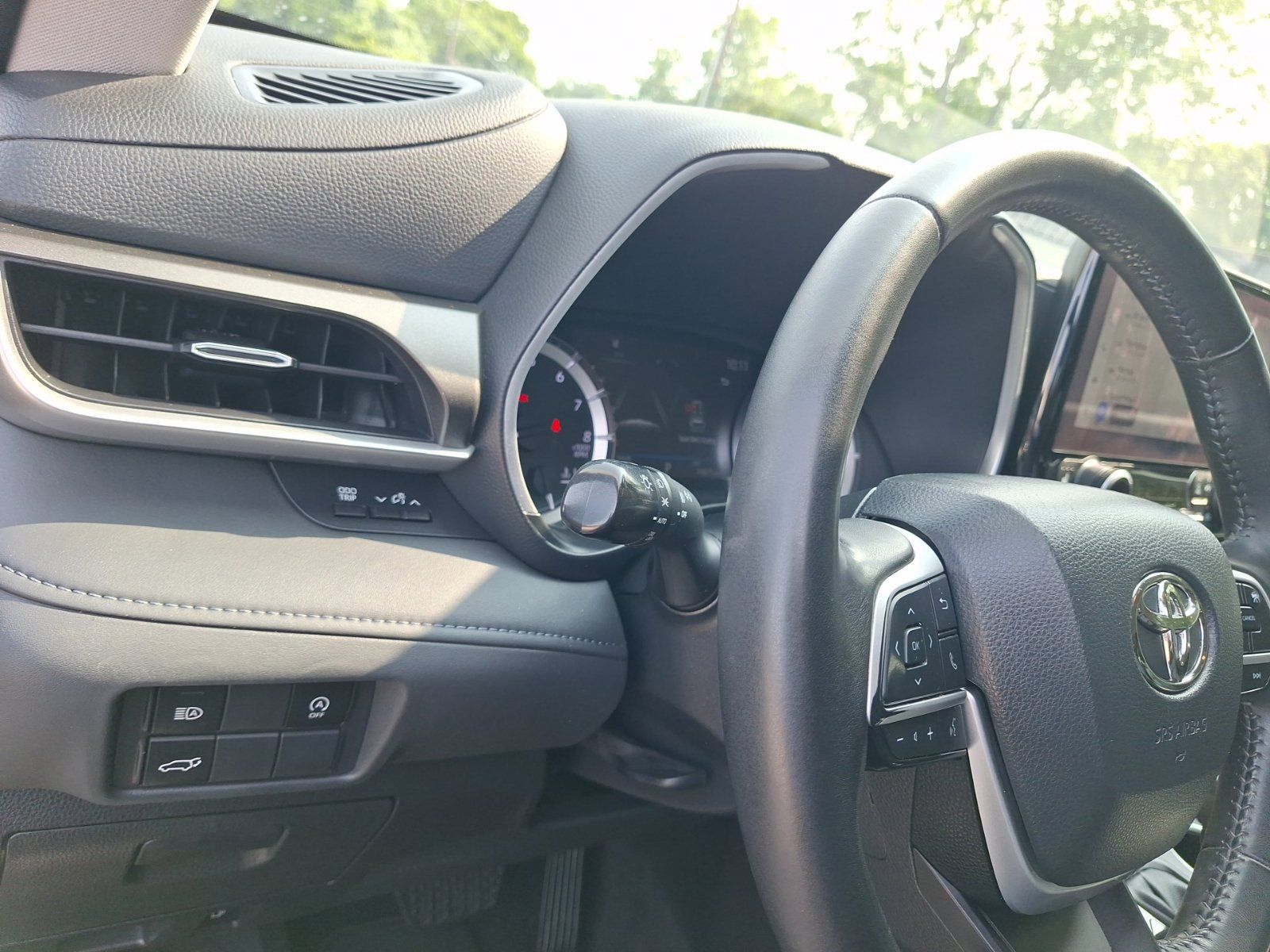 Used 2023 Toyota Highlander XLE FWD image 18