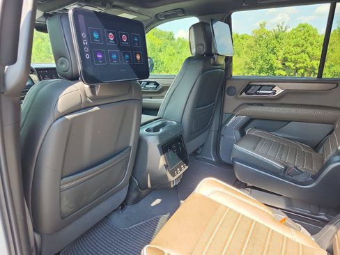 Certified 2025 GMC Yukon Denali Ultimate AWD/4WD image 14